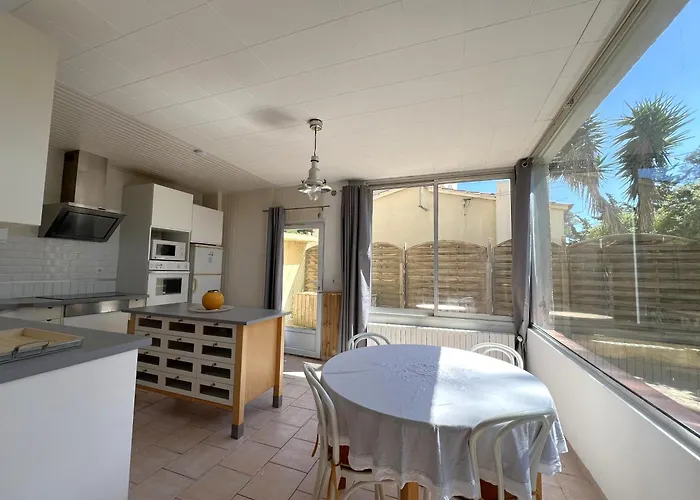 Mistral T3 Pour 4 Personnes Proche De La Capte Hyères